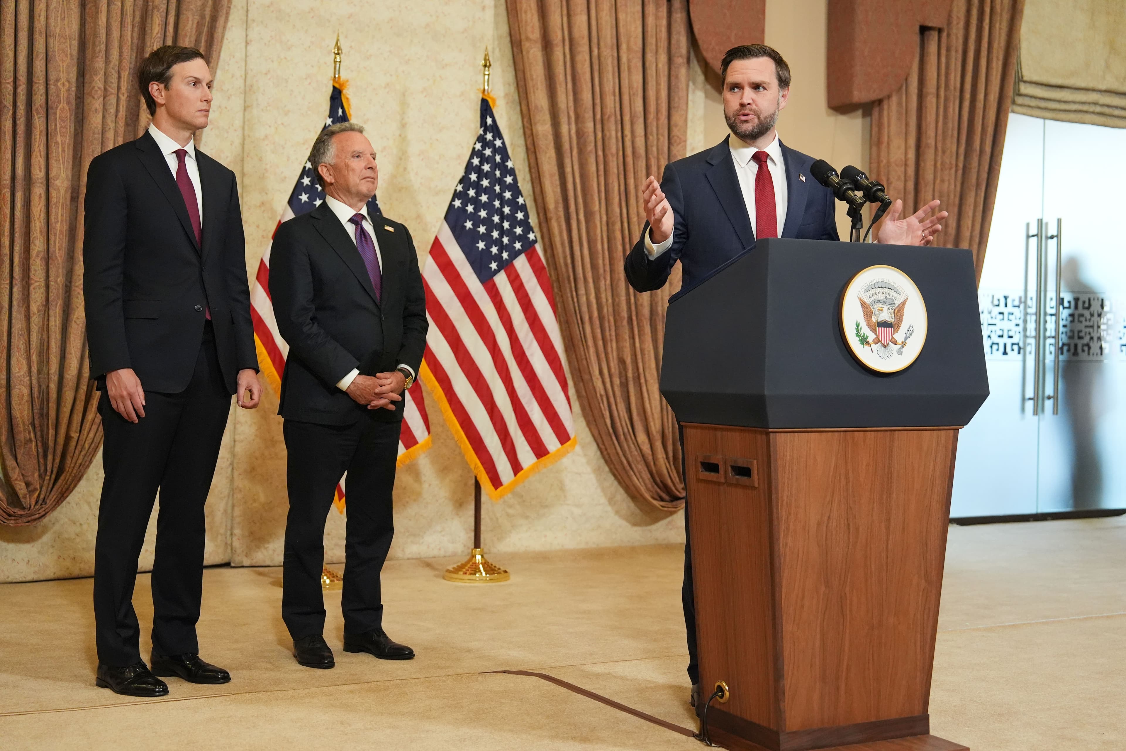 Trump announces blockade on the Strait of Hormuz in Iran
