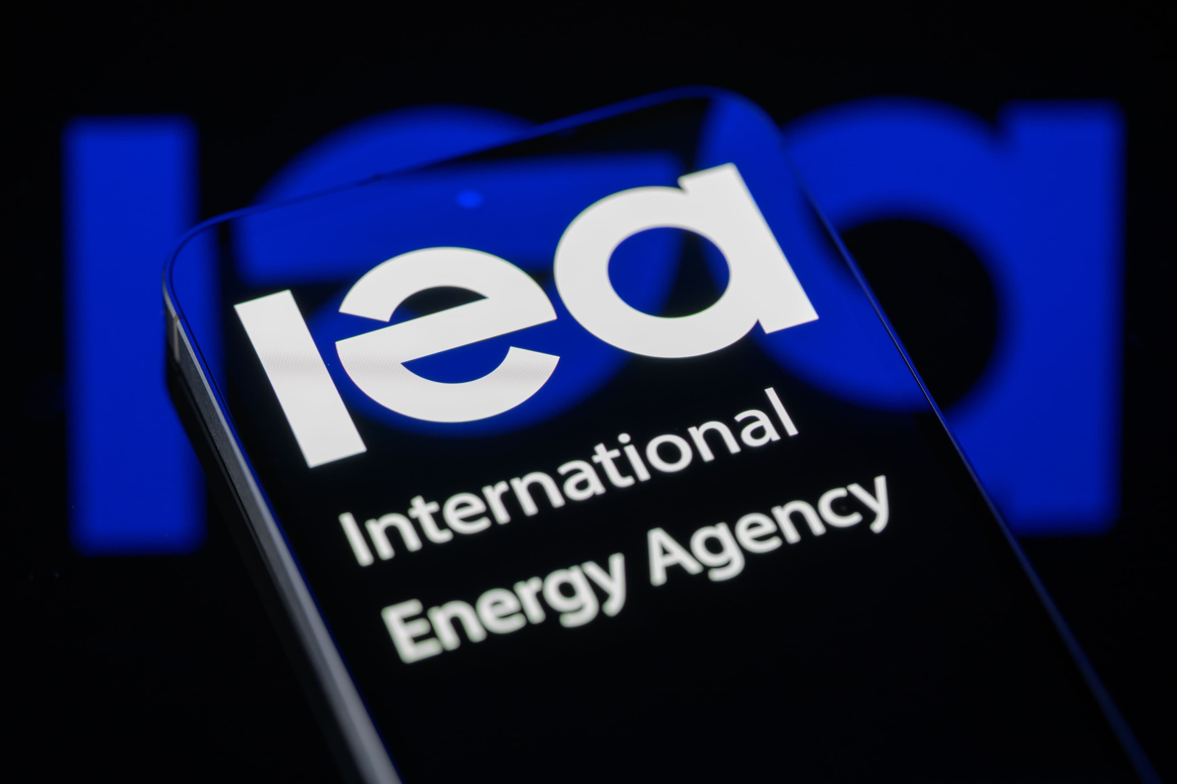 32 nations agree to unprecedented emergency oil release