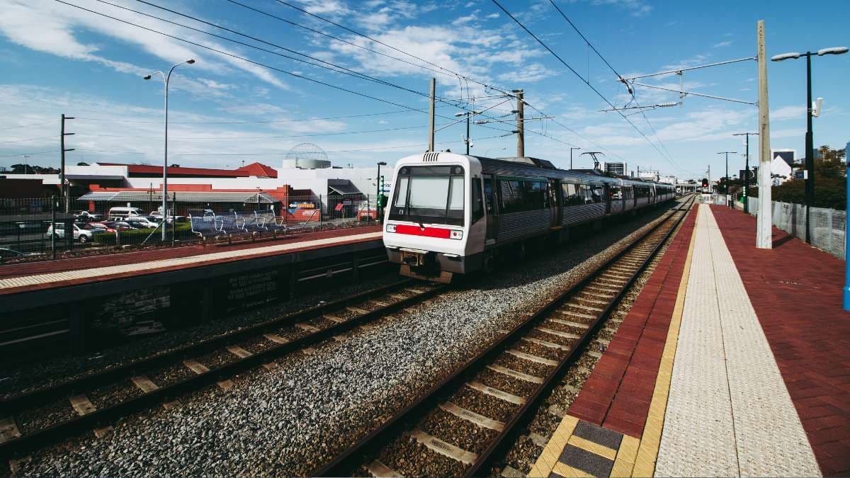 WA Government pledges $2.80 cap on public transport fares