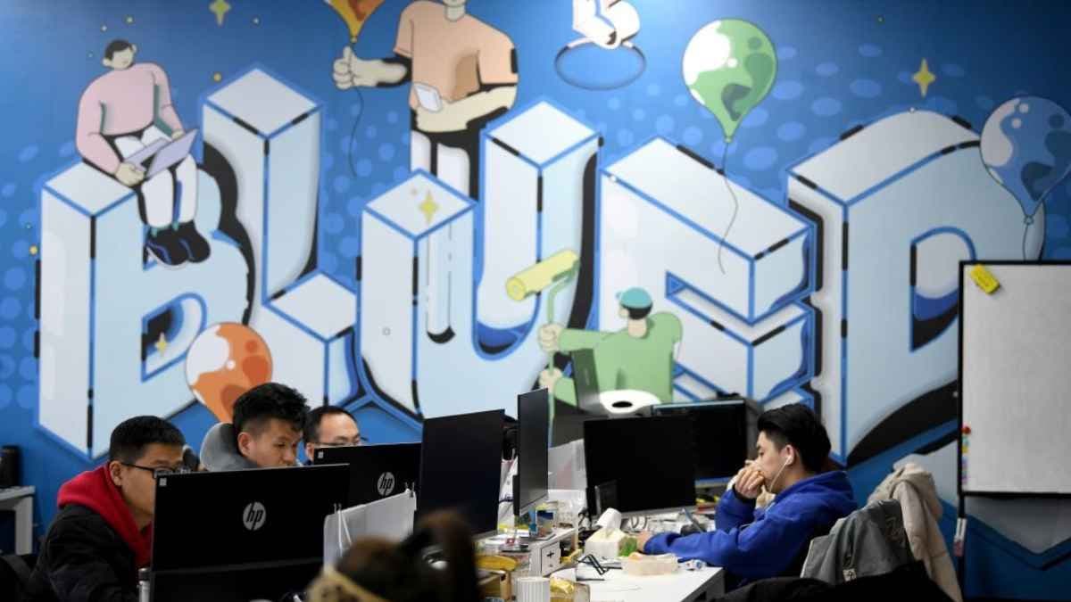 The Chinese Govt has taken down two gay dating apps