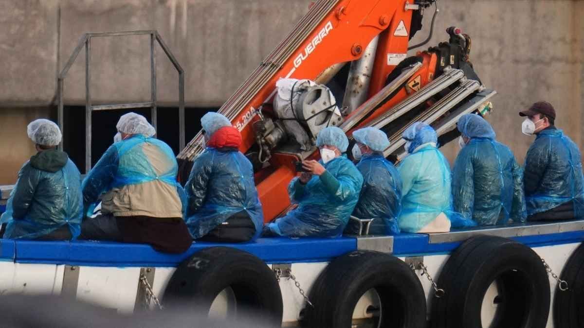 Five Australians coming home from the hantavirus cruise ship