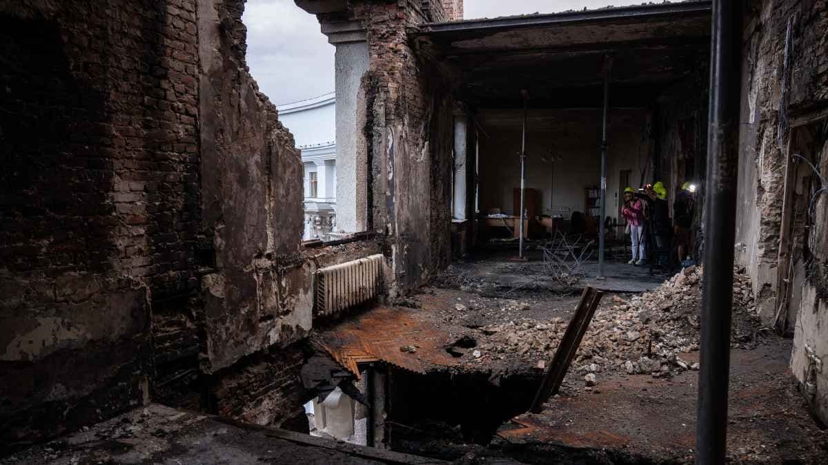 Russia's first hit on an Ukrainian Government building