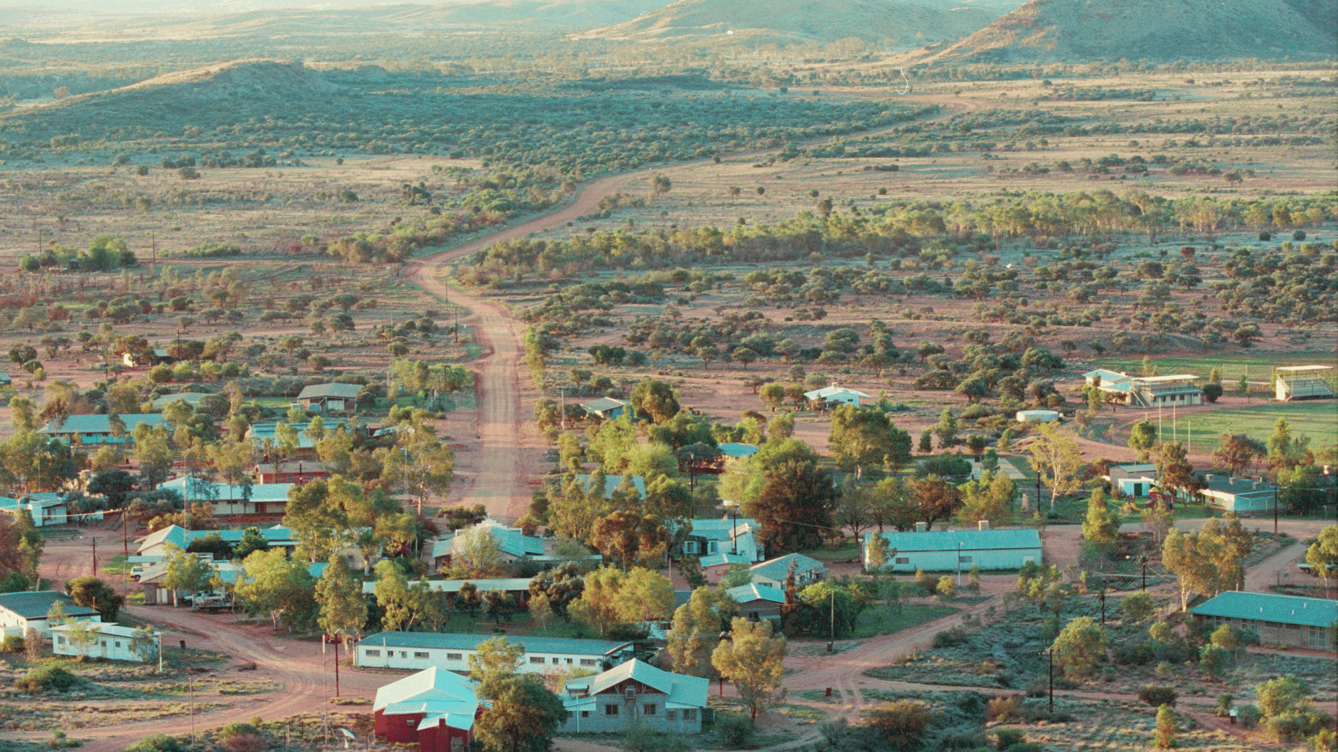 Federal govt signs Northern Territory housing deal