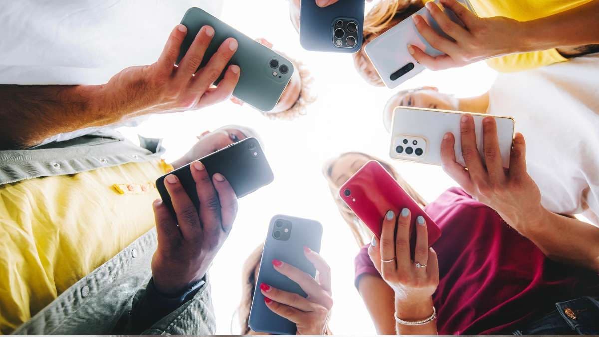 Social media ban for under 16s has been introduced to Parliament