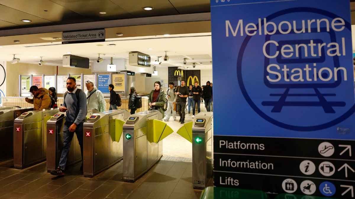Victorians set to get free public transport on weekends