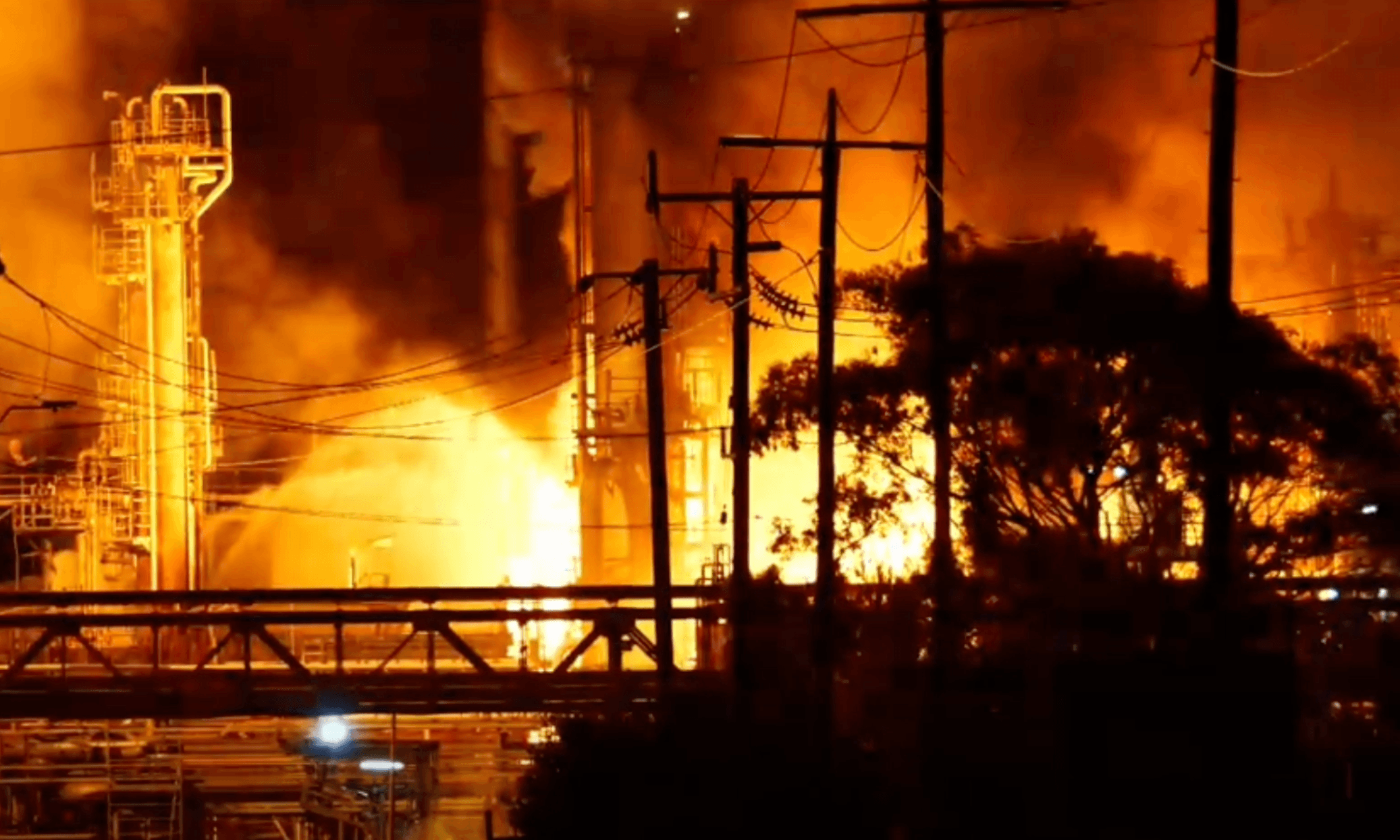 Major fire at Geelong oil refinery, one of two in Australia