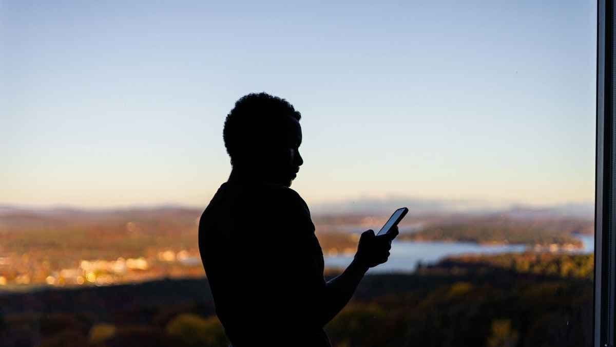 Should social media have warning labels?