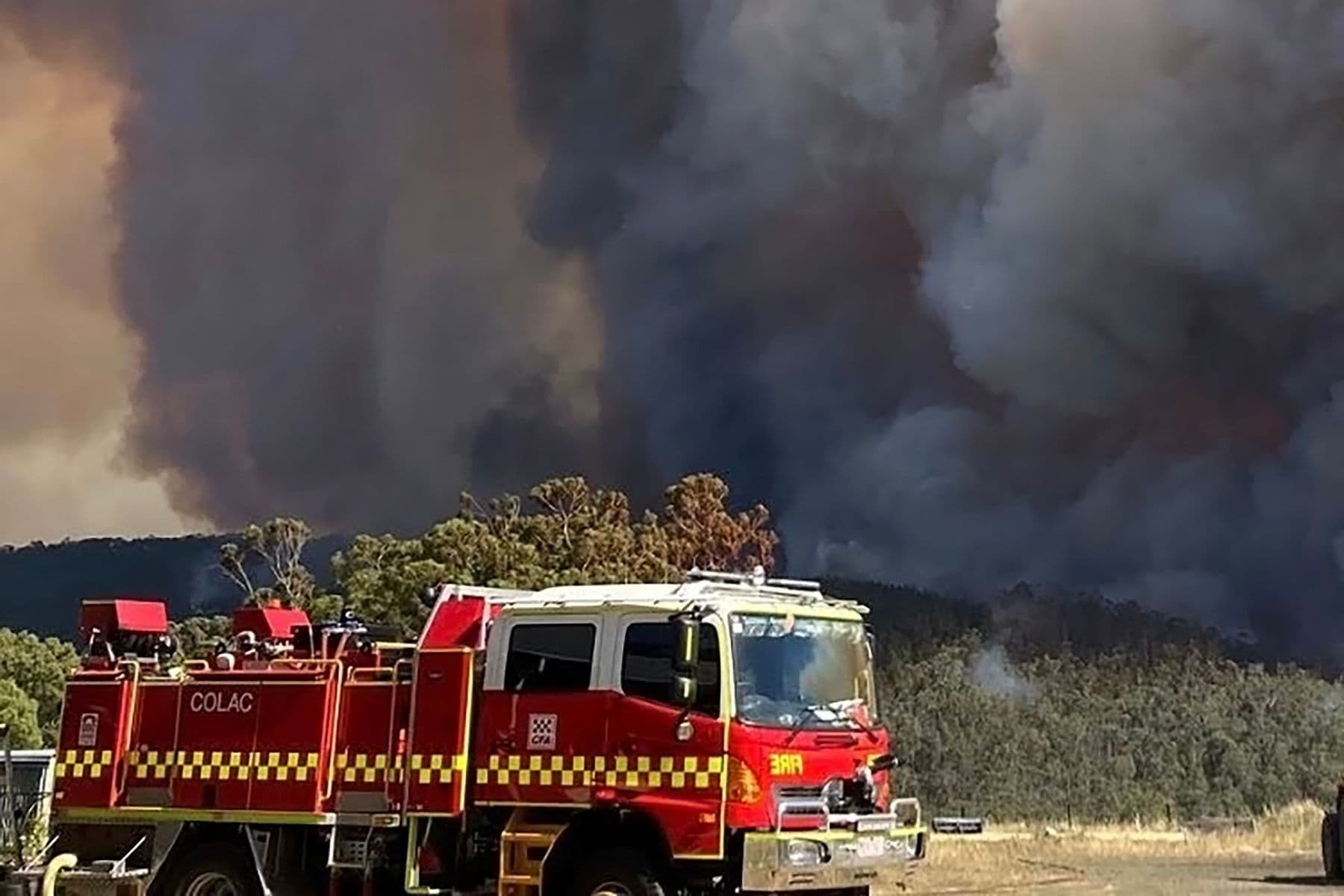Two Victorian towns hit 48.9°C on Tuesday, a new heat record